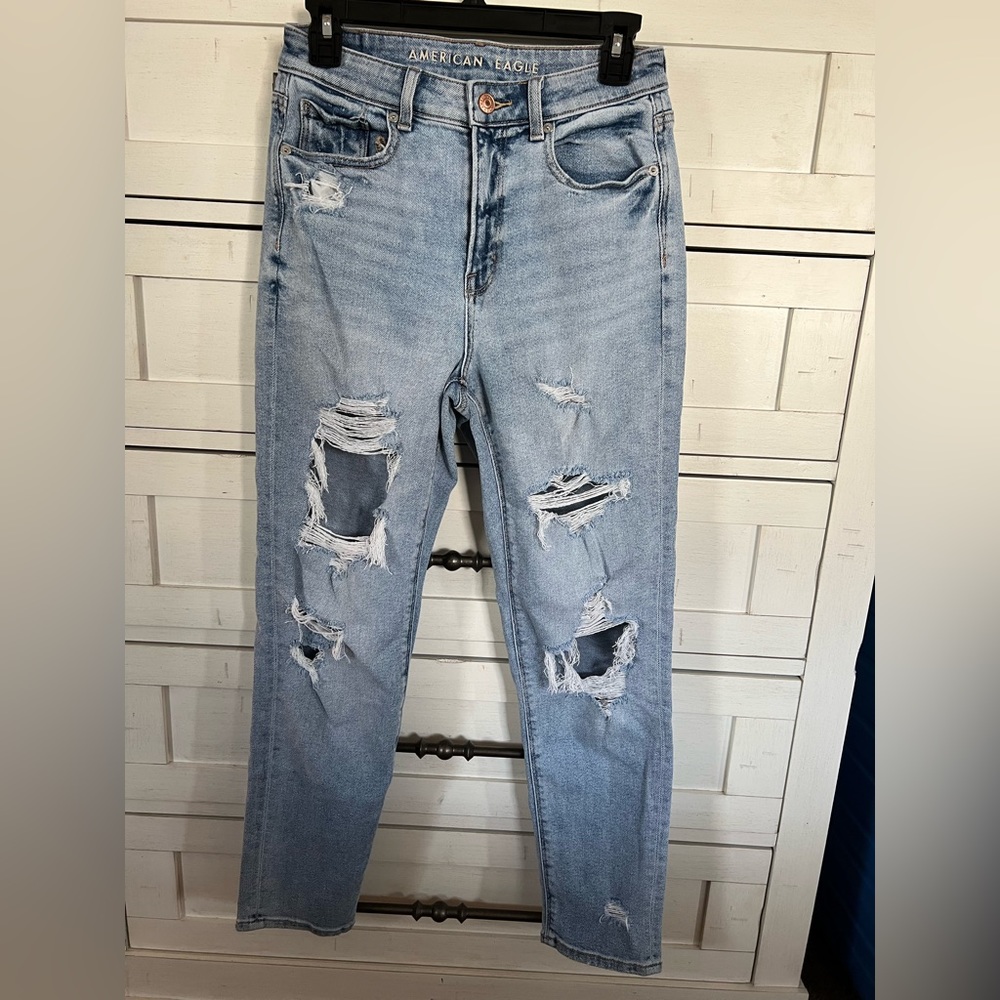 AE Mom jeans! Super cute on! - Picture 1 of 8